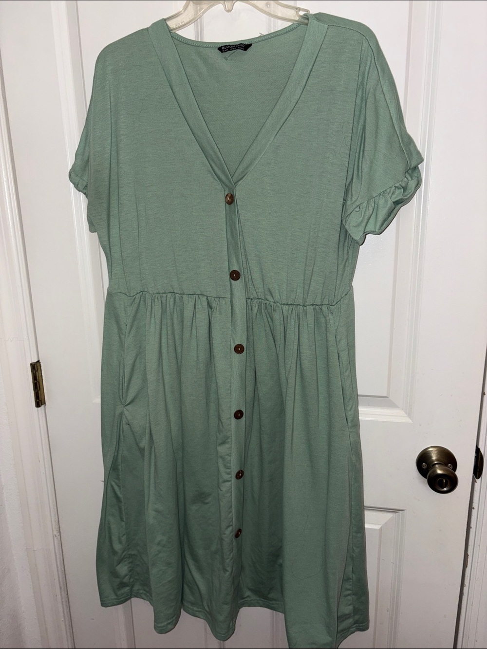 BloomChic comfortable Button-Front V-Neck Dress with pockets